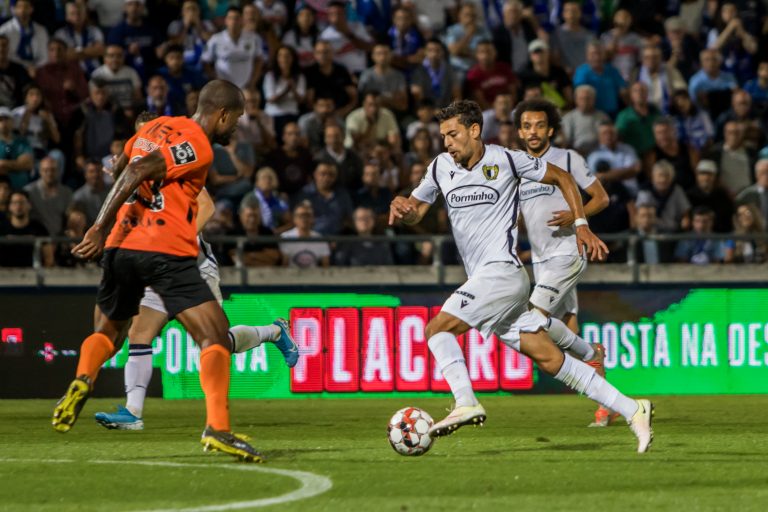 Plantel apresentado sob forte entusiasmo dos adeptos - FC Famalicão