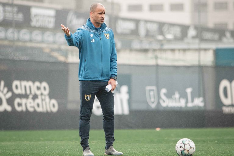 Gustavos levam sorrisos à Escola Mais Plural - FC Famalicão