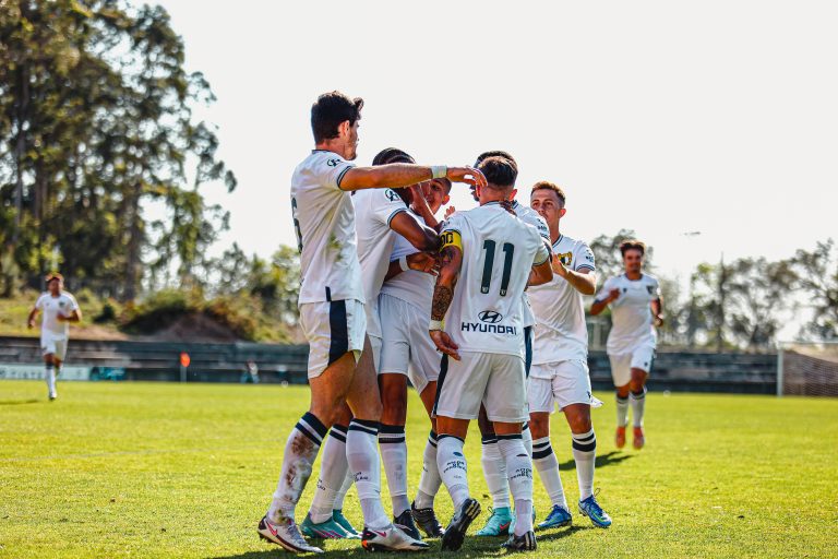 Treinador e jogadores do FC Famalicão recebem prémios da Liga Portugal - FC  Famalicão