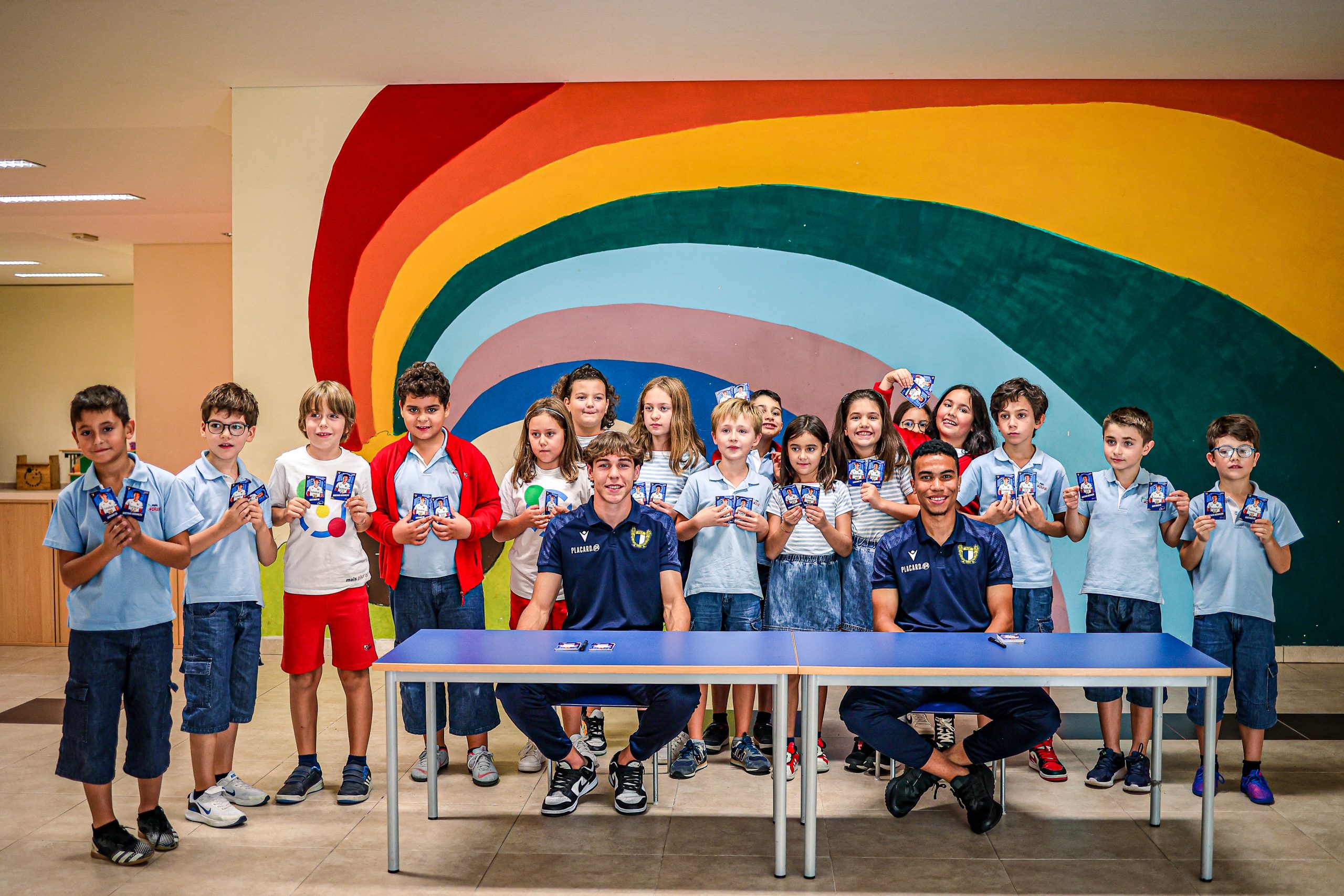 Gustavos levam sorrisos à Escola Mais Plural - FC Famalicão